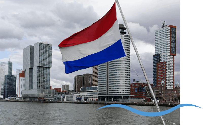 Boot met Nederlandse vlag